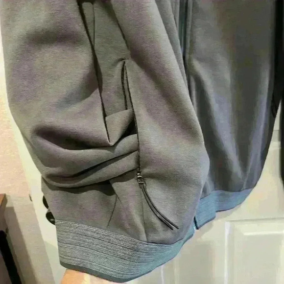 Kenneth Cole Zip Front Sweatshirt. Size L - Picture 7 of 13